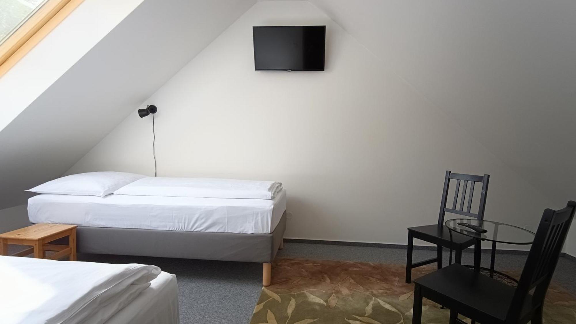 Guest House Prague Airport Экстерьер фото