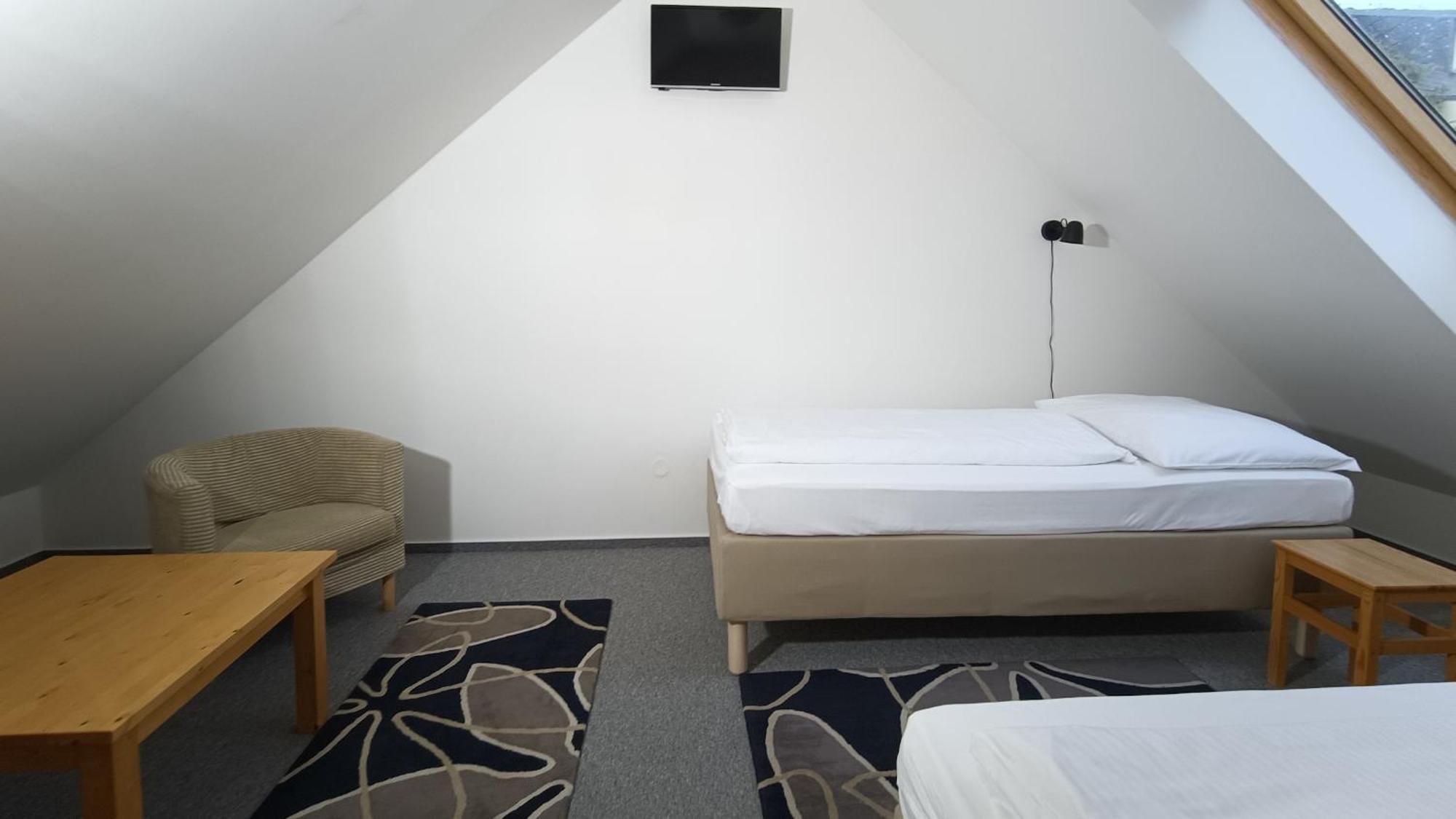 Guest House Prague Airport Экстерьер фото