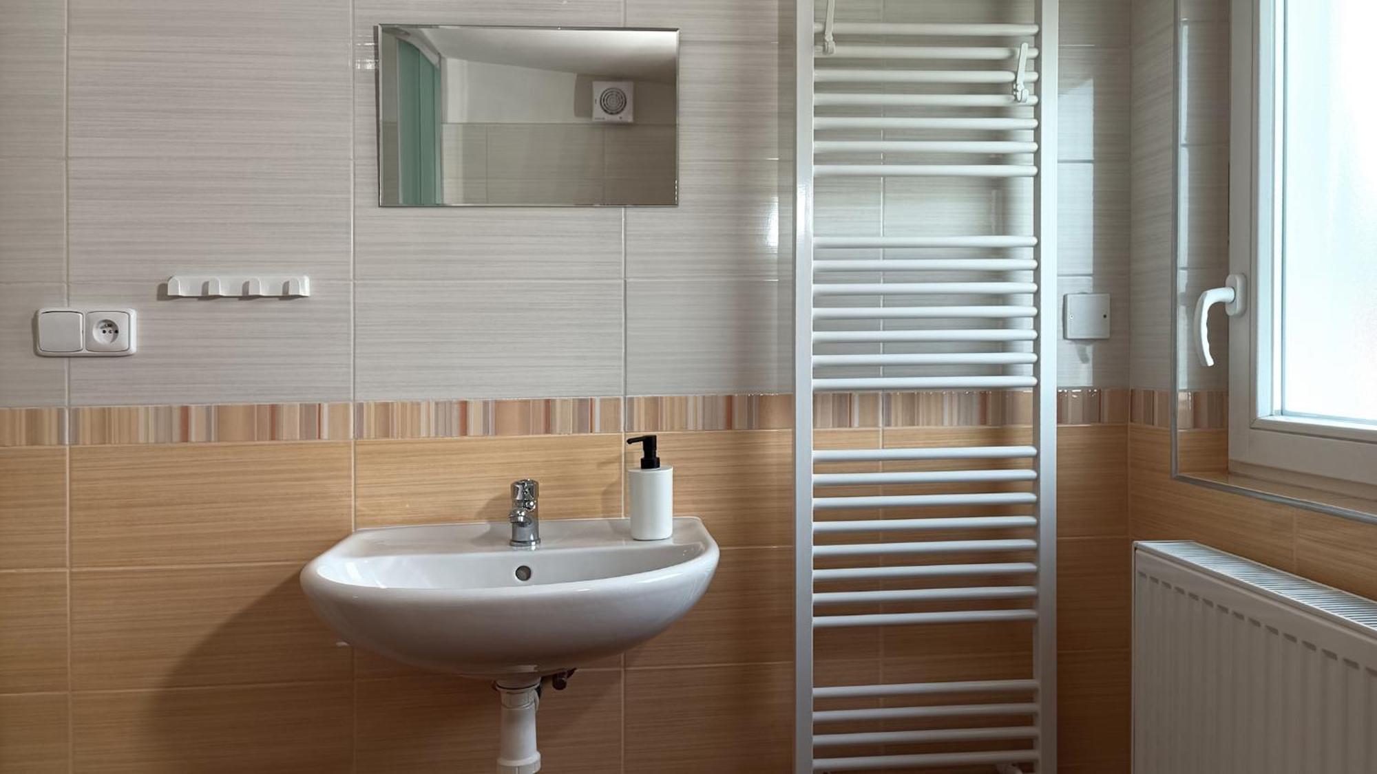 Guest House Prague Airport Экстерьер фото