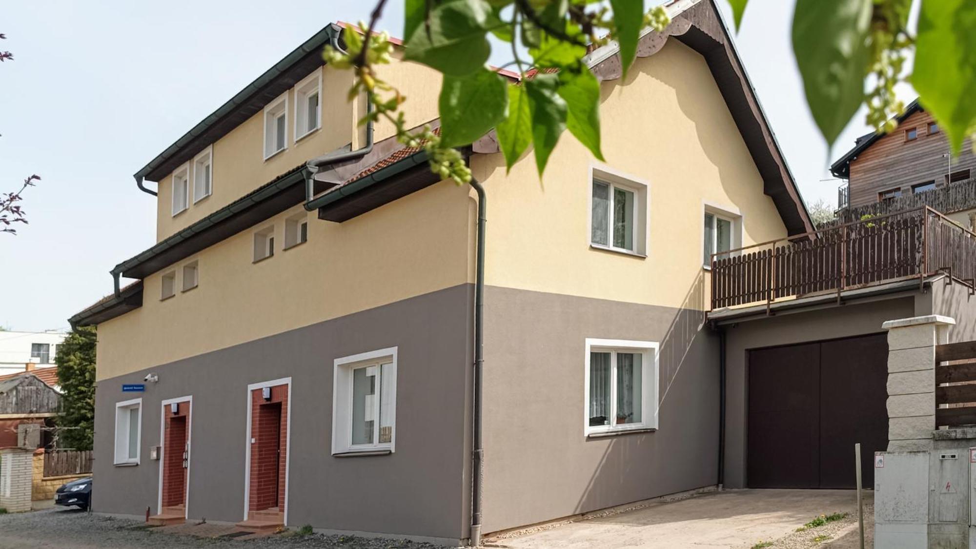 Guest House Prague Airport Экстерьер фото