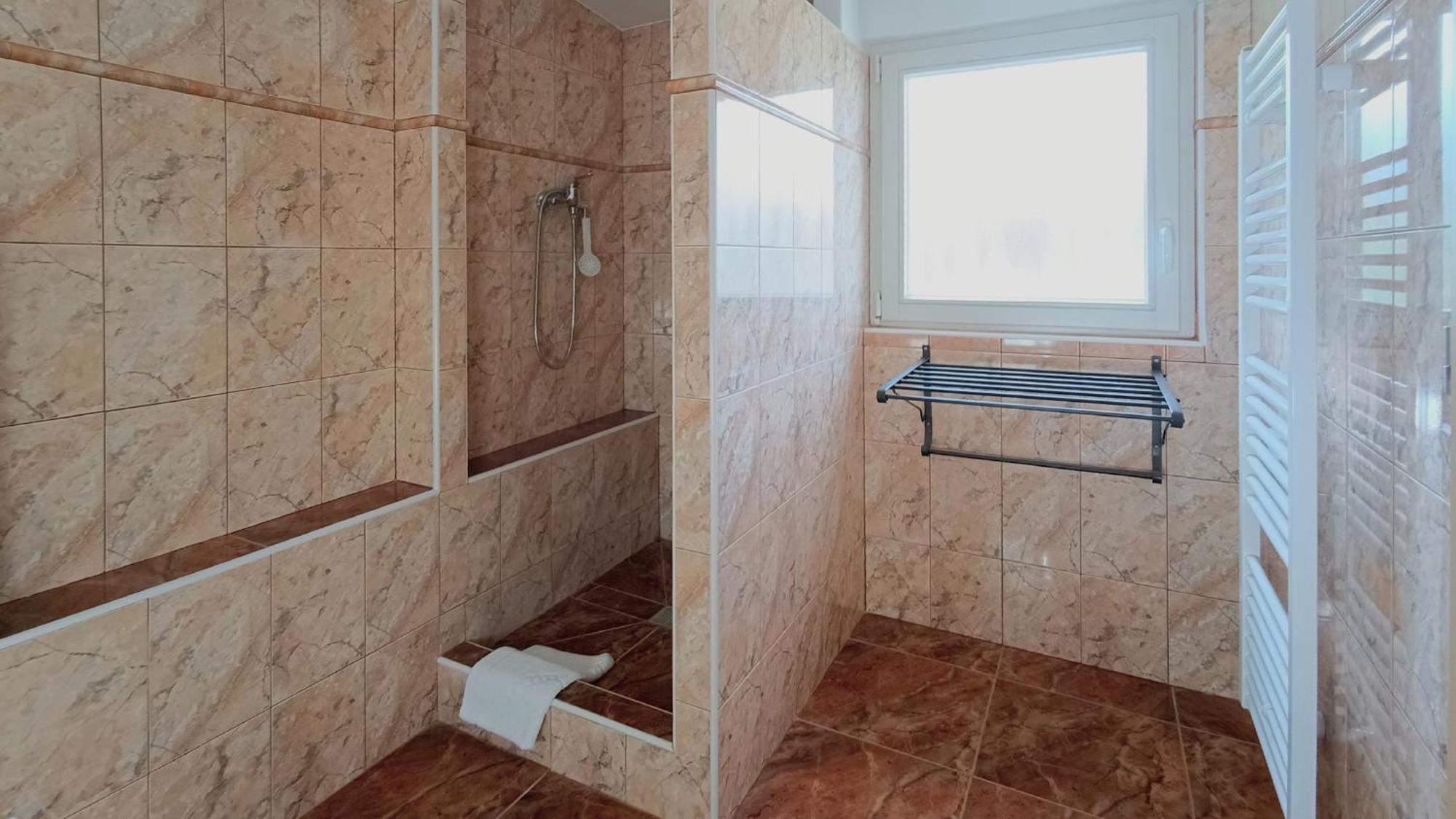 Guest House Prague Airport Экстерьер фото