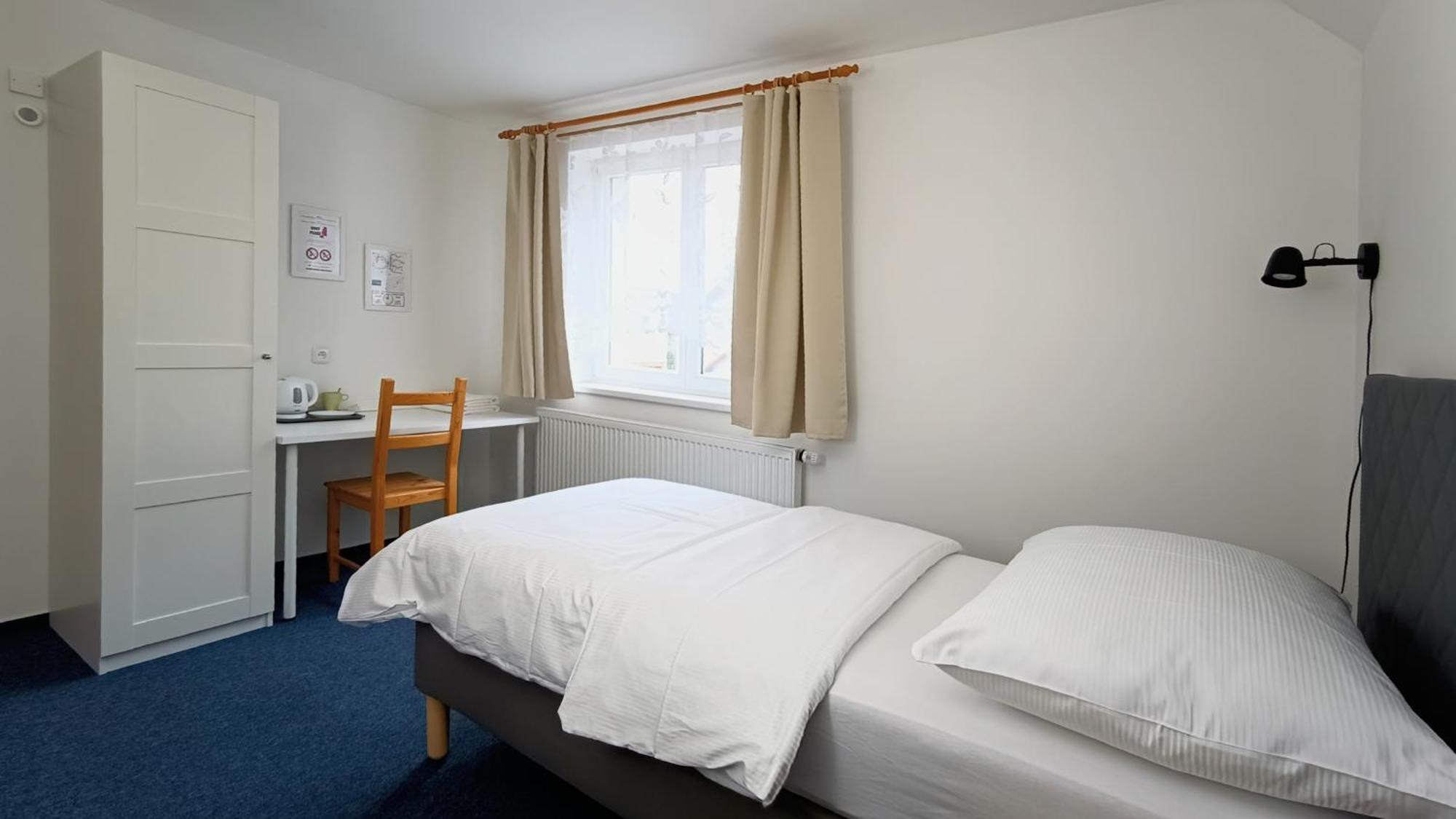 Guest House Prague Airport Экстерьер фото